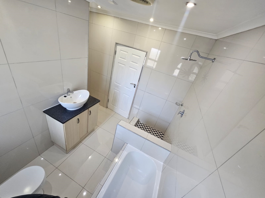 To Let 3 Bedroom Property for Rent in Morgenster Western Cape